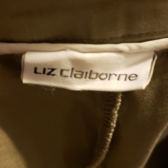 Liz Claiborne Kahki shorts - Picture 2 of 4